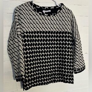 Derek Lam black and white quilted shirt. Zip sides, women’s size 10. EUC